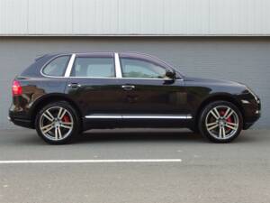 Image 6/93 of Porsche Cayenne Turbo (2007)