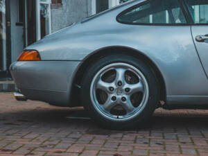 Image 33/50 of Porsche 911 Carrera (1994)