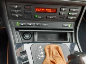 Image 8/8 of BMW 325Ci (2004)
