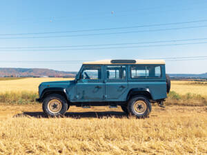 Image 3/51 of Land Rover Defender 110 (1995)