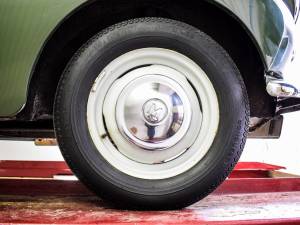 Image 49/50 of Morris Minor 1000 Traveller (1971)