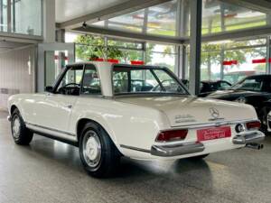 Image 6/20 of Mercedes-Benz 250 SL (1967)