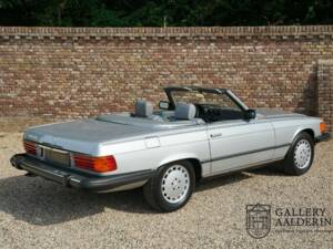 Image 45/50 of Mercedes-Benz 380 SL (1982)