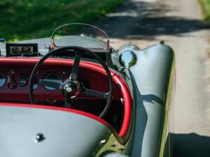 Image 15/50 of Jaguar XK 120 OTS (1951)