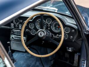 Image 15/46 de Aston Martin DB 6 (1967)