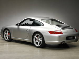 Imagen 8/25 de Porsche 911 Carrera S (2004)