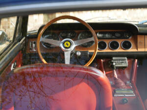 Image 31/50 de Ferrari 330 GT (1966)