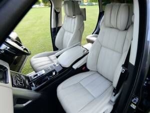 Bild 22/50 von Land Rover Range Rover Autobiography SDV8 (2017)