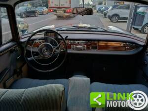 Image 8/10 de Mercedes-Benz 220 b (1960)