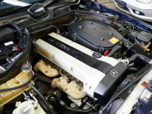 Image 27/33 of Mercedes-Benz 300 CE-24 (1993)