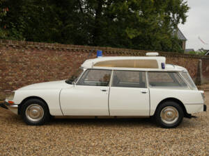 Image 10/50 of Citroën DS 20 Break (1973)