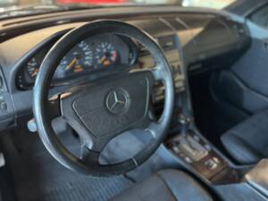 Image 13/42 of Mercedes-Benz C 250 Turbodiesel (1996)