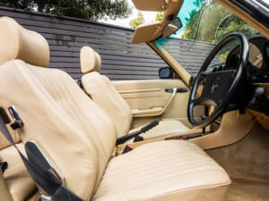 Image 41/59 of Mercedes-Benz 300 SL (1989)