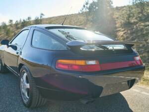 Image 18/50 of Porsche 928 GTS (1992)