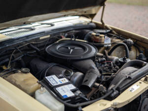 Image 9/40 of Mercedes-Benz 350 SE (1975)
