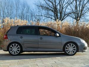 Immagine 5/50 di Volkswagen Golf V 3.2 R32 (2009)