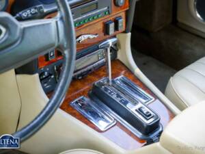 Image 21/57 de Jaguar XJ 12 (1986)