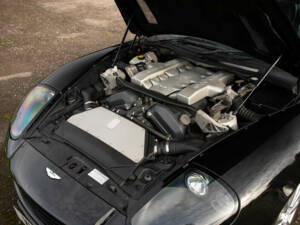 Imagen 47/50 de Aston Martin V12 Vanquish S (2005)