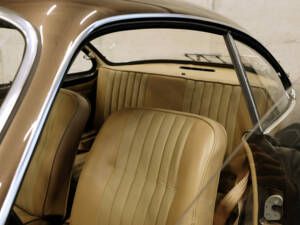 Image 13/23 of Volkswagen Karmann Ghia 1500 (1969)