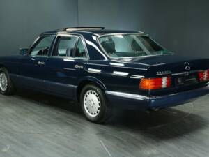 Afbeelding 4/30 van Mercedes-Benz 560 SEL (1990)