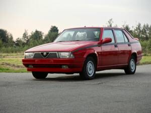 Imagen 3/7 de Alfa Romeo 75 1.8 (1988)