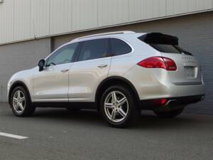 Image 6/98 of Porsche Cayenne S (2010)