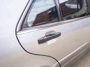 Bild 23/45 von Mercedes-Benz S 500 (1995)