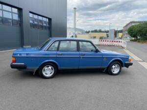 Imagen 7/13 de Volvo 240 (1988)