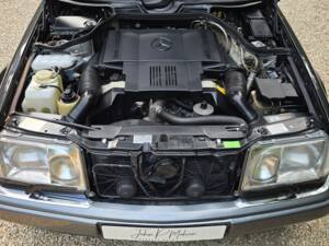 Image 5/73 of Mercedes-Benz 500 E (1992)