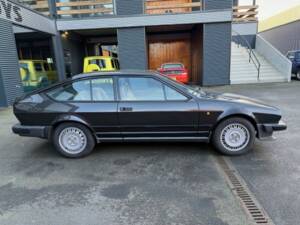Immagine 7/22 di Alfa Romeo GTV 2.0 (1983)