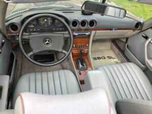 Image 78/96 of Mercedes-Benz 380 SL (1983)