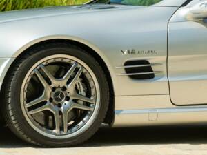 Image 26/50 of Mercedes-Benz SL 65 AMG (2005)