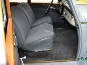 Image 24/50 of Mercedes-Benz 220 (1952)