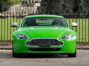 Immagine 6/43 di Aston Martin V8 Vantage (2010)