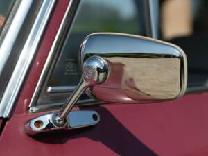 Image 9/50 of Alfa Romeo Giulia Nuova Super 1300 (1974)