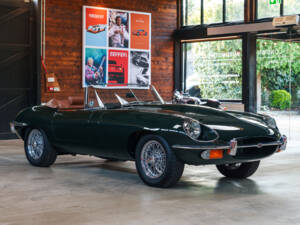 Image 2/19 de Jaguar E-Type (1969)