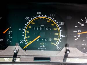 Image 33/37 of Mercedes-Benz E 320 (1995)