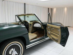 Image 9/17 of Chevrolet Corvette Sting Ray Convertible (1966)