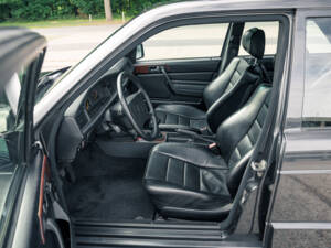Imagen 24/51 de Mercedes-Benz 190 E 2.5-16 Evolution II (1991)
