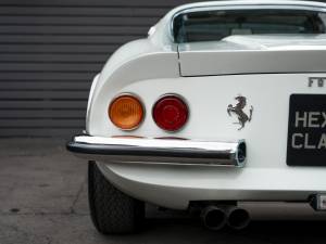 Image 23/43 de Ferrari Dino 246 GT (1971)
