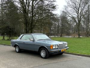 Image 15/20 of Mercedes-Benz 280 CE (1978)