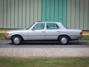 Image 3/32 de Mercedes-Benz 280 SE (1975)