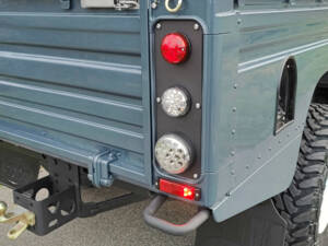 Image 13/15 de Land Rover Defender 130 Td5 Crew Cab (2000)