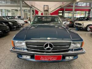 Afbeelding 2/19 van Mercedes-Benz 500 SL (1987)