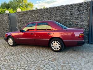 Immagine 4/75 di Mercedes-Benz 230 E (1992)
