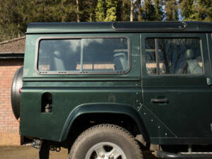 Bild 22/50 von Land Rover Defender 110 (2011)