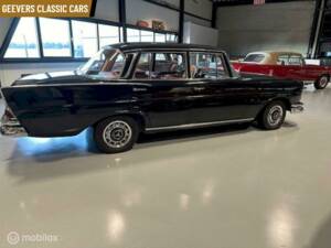 Image 6/20 de Mercedes-Benz 220 S b (1963)