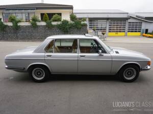 Image 15/76 de BMW 3,3 L (1975)