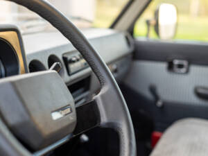 Image 76/100 of Toyota Land Cruiser HJ61 GX (1987)