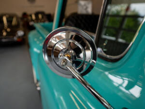 Image 35/38 of Chevrolet Apache Stepside (1958)